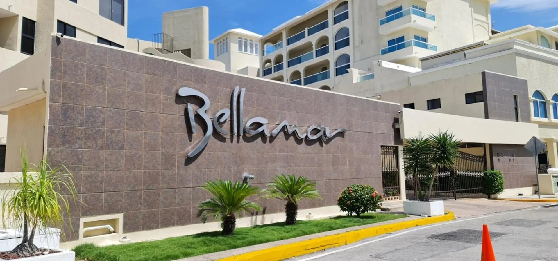 Oceanfront Condo At Unique Location Cancun